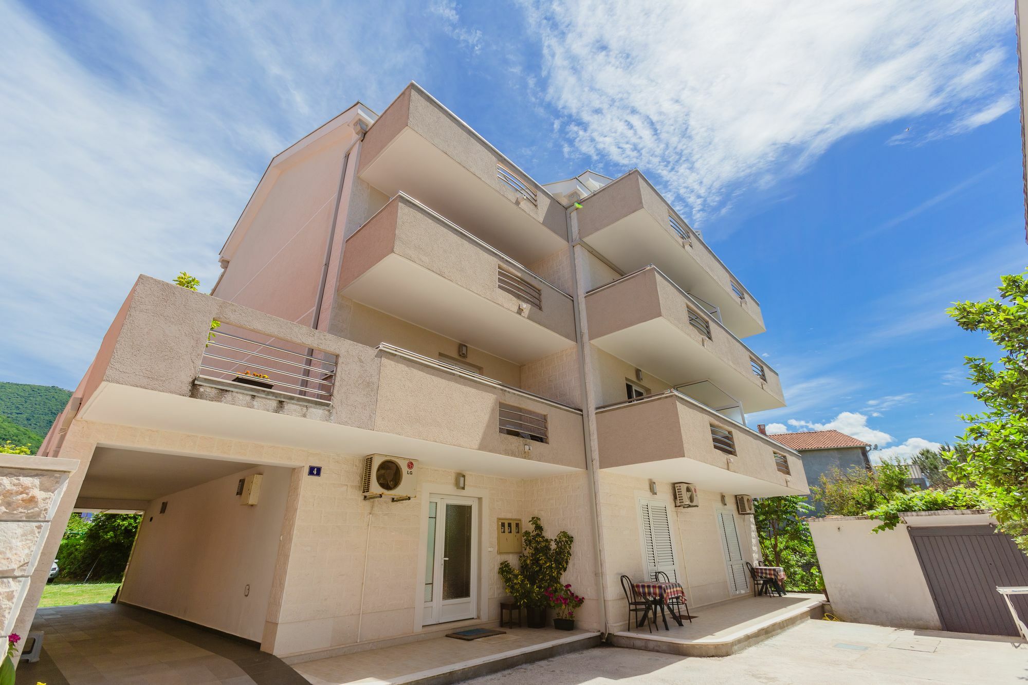 Rosic Apartments Тиват Екстериор снимка